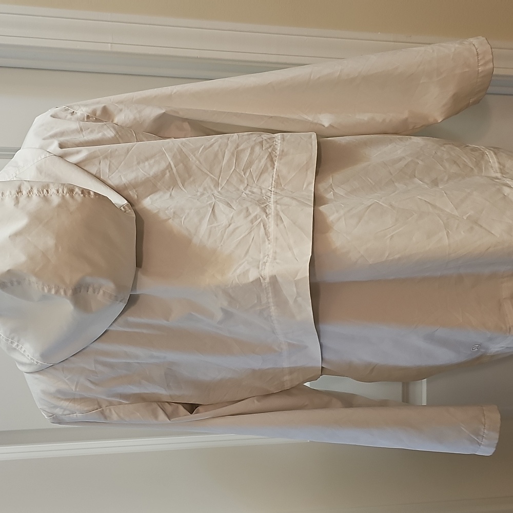 400. Lululemon Athletica Lightweight Jacket - Picture 6 of 11